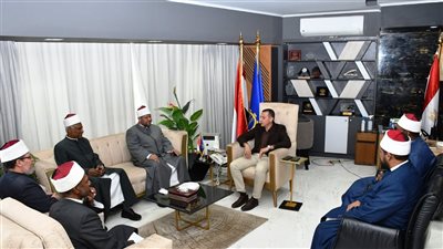 محافظ أسوان يبحث مع القيادات الدينية بالمنطقة الأزهرية والوعظ تعزيز القوافل الدعوية