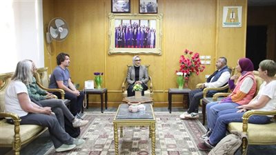 محافظ الوادي الجديد تلتقي وفدا سويسريا ضمن مبادرة تعالوا نعرف مصر