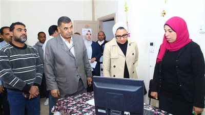 محافظ الوادي الجديد تتابع منظومة المنصة الوطنية لتقنين أراضي الدولة