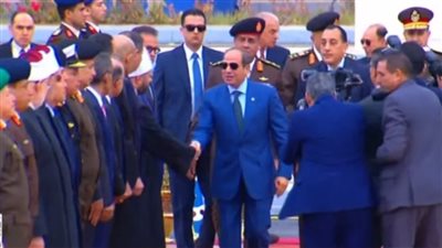 الرئيس السيسي يغادر مسجد المشير طنطاوي بعد أداء صلاة الجمعة 