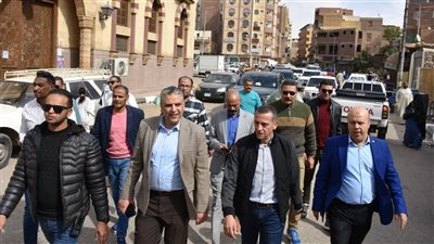 محافظ أسوان يقود حملة مكبرة بميدان النفق وعدد من الشوارع