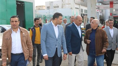 محافظ السويس يتفقد محطة وقود وإدارة الطوارئ ويشدد على الانضباط الكامل ورفع درجة الاستعداد