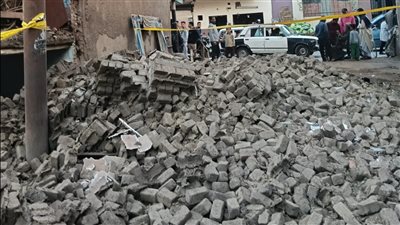انهيار منزل قديم في حي غرب بأسيوط