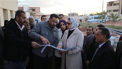 تمهيدا للافتتاح.. محافظ الوادي الجديد تتفقد المجمع الحرفي بقرية مرزوق في مركز بلاط