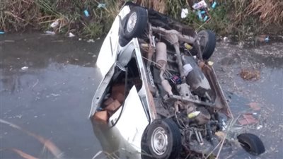 إصابة شخصين في انقلاب سيارة ملاكي داخل ترعة بالبحيرة