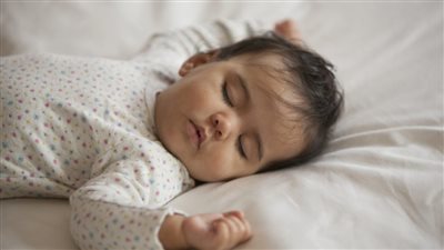  أشهر 5 خرافات عن نوم الرُّضع تُرهق الأمهات