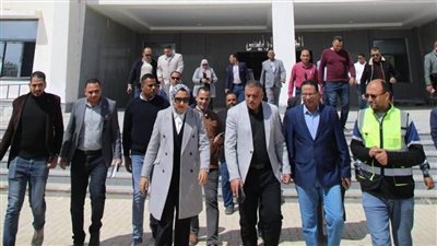 استعدادًا للافتتاح.. محافظ الوادي الجديد تتابع التجهيزات النهائية بمستشفى الداخلة الجديد