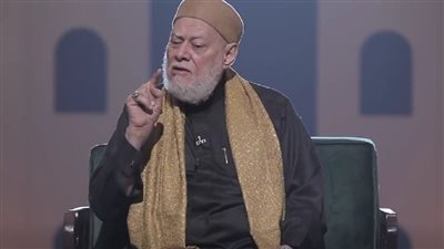 علي جمعة: يجوز للمرأة زيارة القبور وأضرحة الأولياء والصالحين بسكينة وهدوء 