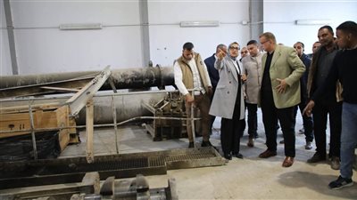 محافظ الوادي الجديد تتابع مشروعات رفع كفاءة مجمع كهرباء الفرافرة