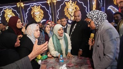 وسط حضور جماهيري مُوسّع.. محافظ الوادي الجديد تلتقي أهالي مركز الفرافرة بقرية اللواء صبيح