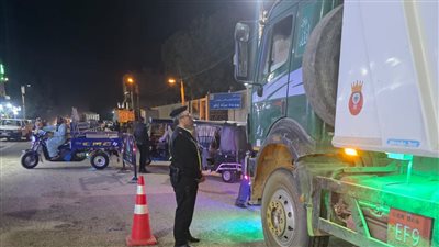 مرور إدفو تشن حملة مكثفة على سيارات النقل الثقيل لإعادة الانضباط في الشارع 