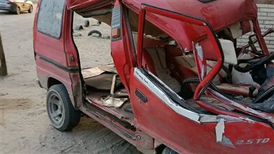 إصابة شخصين في اصطدام ميكروباص بمنزل وجراج على طريق الإسماعيلية - الزقازيق