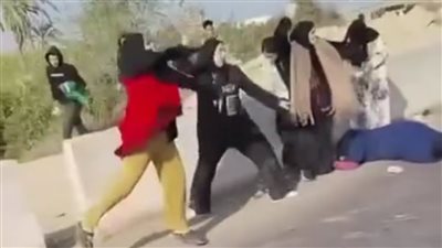 تراشقن بالحجارة.. الأمن يفحص فيديو مشاجرة فتيات بطريق الإسكندرية الصحراوي 