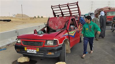 في طريقهم للمشاركة بجنازة.. مصرع 3 أشخاص وإصابة 20 آخرين إثر تصادم سيارتين ببني سويف| صور 
