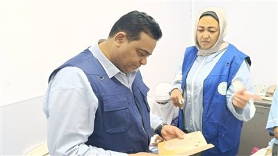 مدير فرع هيئة الرعاية الصحية بأسوان يتابع أعمال قافلة حملة «رمضان بصحة لكل العائلة» 