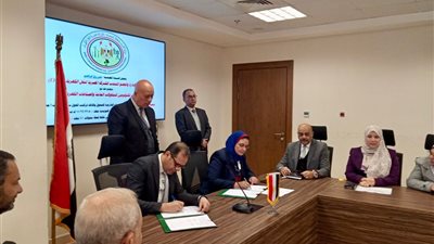 المصرية لنقل الكهرباء توقع عقدا مع شركة إبيك تكنولوجي