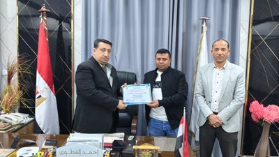 تقديرًا لجهودهم.. تكريم العاملين بالمركز التكنولوجي في طهطا بسوهاج