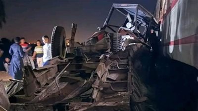 دون إصابات.. اصطدام قطار خط المناشي بجرار زراعي في مزلقان كوم حمادة بالبحيرة