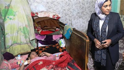 محافظ أسوان يتدخل لتقديم الرعاية الطبية الكاملة للطفلة رودينا بعد سقوطها بمطبق صرف صحي