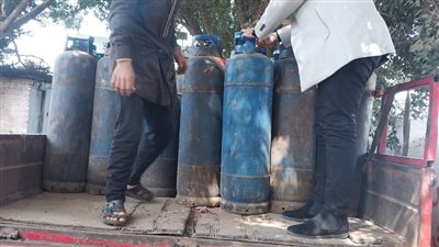 ضبط سيارة محملة بأسطوانات بوتاجاز تجارية لتصرفها في 40 أسطوانة لغير الغرض المخصص لها بالمنوفية