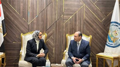 لبحث تعزيز التعاون ودعم المشروعات التنموية.. محافظ الوادي الجديد تلتقي رئيس هيئة تنمية الصعيد