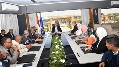 خلال لقائه مع الصحفيين والإعلاميين.. محافظ أسوان: الإعلام والصحافة شريك أساسي في دعم التواصل الفعال مع المجتمع الأسواني