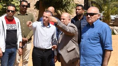 محافظ أسوان يتفقد مشروع إنشاء 3 ملاعب بادل على ضفاف النيل