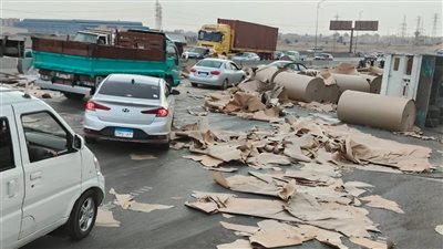 قبل الإفطار.. تصادم سيارة نقل وعدد من السيارات على الطريق الأوسطي اتجاه أكتوبر | صور