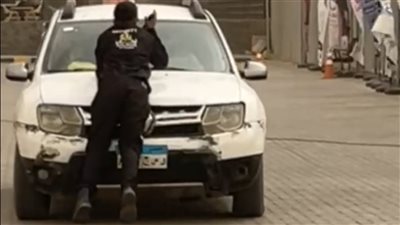 الأمن يفحص واقعة محاولة سير قائد سيارة عكس الاتجاه داخل مول شهير بالعاشر من رمضان