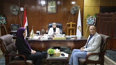 على مساحة 100 فدان.. محافظ الوادي الجديد تبحث إنشاء مجمع مصانع بالتعاون مع هيئة تنمية الصعيد