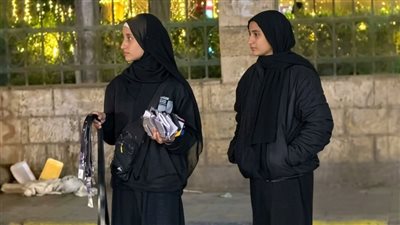 «إحنا بـ 100 راجل».. أول تعليق من فتاتي حلوان بعد تصدرهما التريند بسبب بيع الشرابات في الشارع