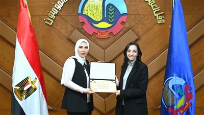 محافظ البحيرة تستقبل أول مدربة في مجال تشغيل الماكينات والميكانيكا