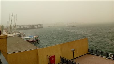 محافظ أسوان يوجه برفع درجة الاستعداد القصوى لمواجهة التقلبات الجوية ووقف حركة العبارات والعائمات حال انعدام الرؤية