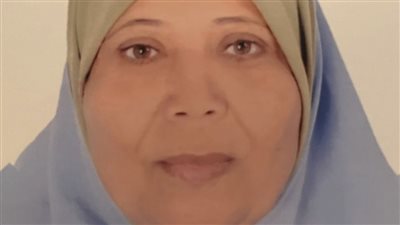 نور العزيمة يقهر الظلام.. قصة كفاح الأم المثالية بالبحيرة بعد تتويج رحلتها بطبيب ومهندس