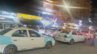 زحام كبير من المواطنين بشوارع مطروح في ليلة عيد الفطر