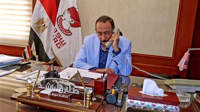 مثال يُحتذى به.. محافظ سوهاج يهنئ الأم المثالية على مستوى المحافظة