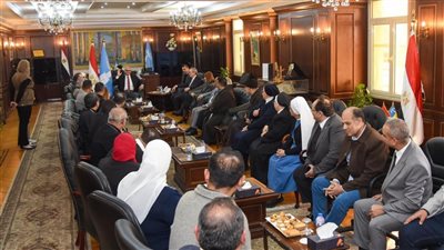 محافظ الإسكندرية يستقبل عددًا من القيادات التنفيذية والأمنية لتبادل التهنئة بعيد الفطر المبارك