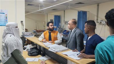 جولة مفاجئة.. نائب مدير الرعاية الصحية يتفقد انتظام عمل الفرق الطبية بمستشفى أسوان التخصصي