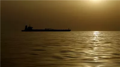 أمريكا تسمح ببيع نفط إيران العالق في البحر لكبح أسعار الوقود