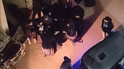سايبني لمين؟.. انهيار الأم بعد وفاة زوجها وصغيريها اختناقًا بالغاز في المنوفية خلال تشييع الجنازة