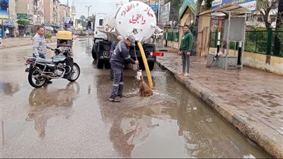 بعد يوم ممطر.. جهود مكثفة لكسح المياه بكفر الشيخ في ثالث أيام العيد