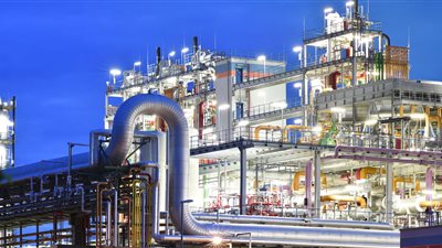 على رأسها كيما أسوان.. البنك الأهلي يمول مشروعات القطاع العام