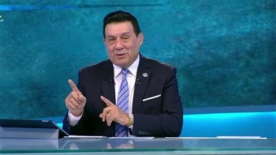 نهائي القرن.. كاميرا “القاهرة 24” ترصد مطالبة الجماهير لمدحت شلبي بالتعليق على القمة (فيديو)