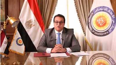 وزير التعليم العالي: الامتحانات في موعدها ولقاح كورونا يستغرق 10 سنوات لقياس معدل الأمان