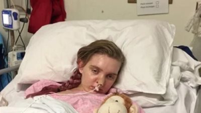 من الدمار بالدماغ إلى عرض الأزياء.. قصة فتاة تغلبت على الموت (صور)