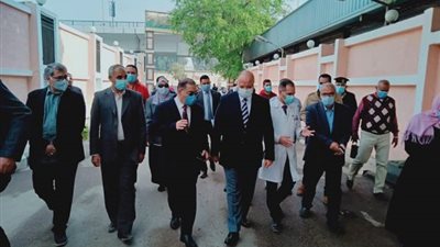 محافظ القاهرة يتفقد مستشفى حميات وصدر العباسية.. ويوجه بحسن استقبال المواطنين (صور)