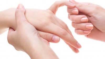 تنميل أطراف الجسم عرض خطير.. تعرف على أمراض قد تصيبك بسببه