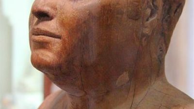 أغلبها صُنع من الخشب.. تعرف على صناعة التماثيل في مصر القديمة (فيديو)