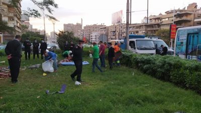 “أطفال وكبار بلا مأوى” ينقذ سيدة وأبناءها “يعيشون” داخل حديقة بالقاهرة