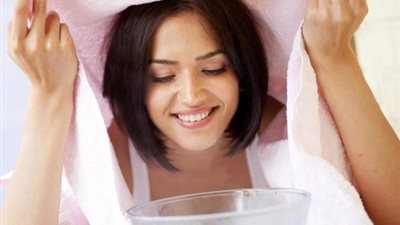 تعرفي على الطريقة الصحية لعمل بخار الماء وفوائده للبشرة